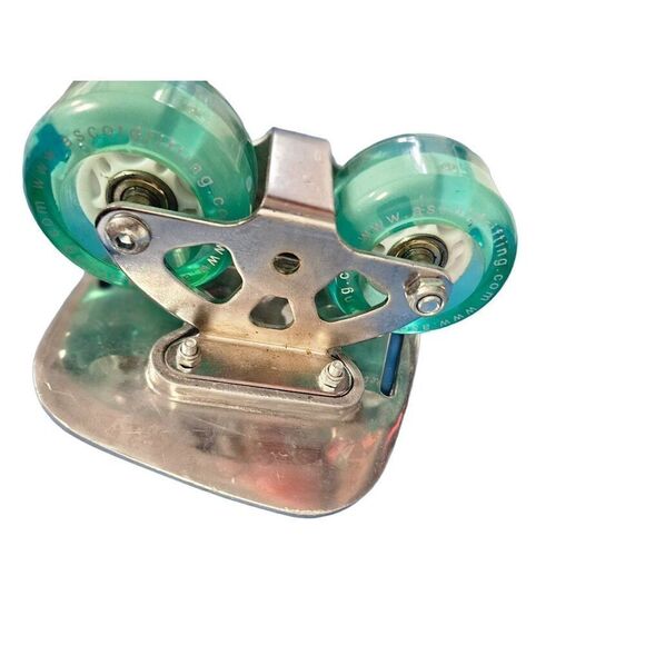 Ascot Drifting Skates Light up Wheels Blue - Picture 10 of 13